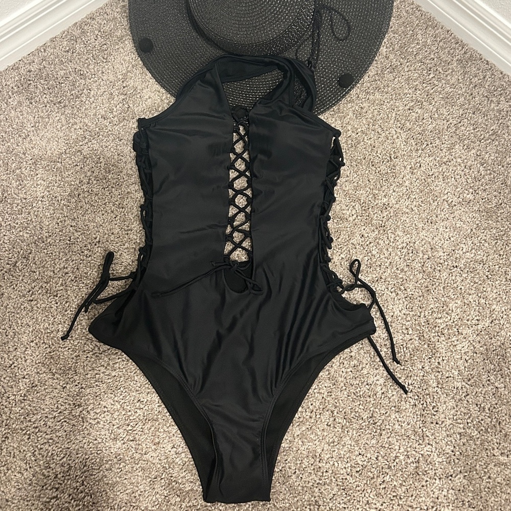 2025 Trending Swimsuits